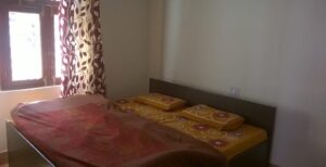 Vaikunth Dham Guest House Badrinath room
